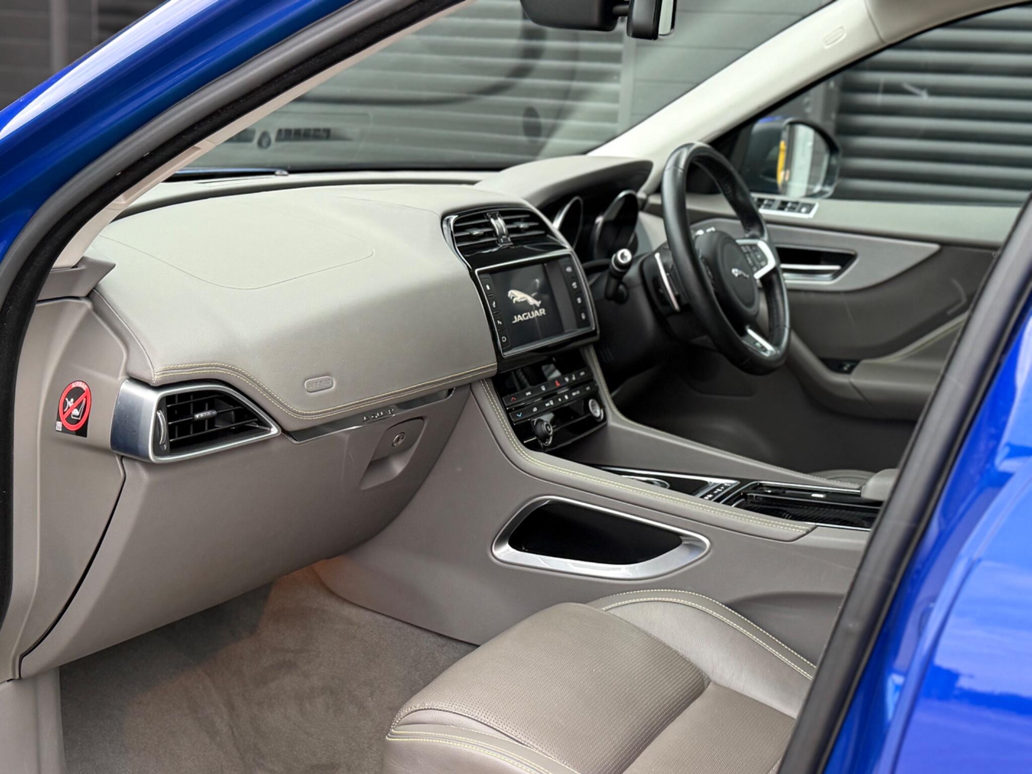 2018 Jaguar F-Pace thumbnail 4